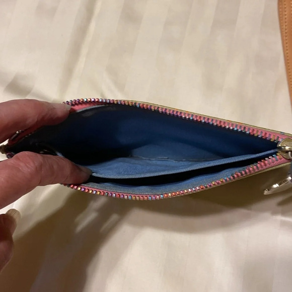 Green Dooney and Bourke wristlet - Picture 5 of 7